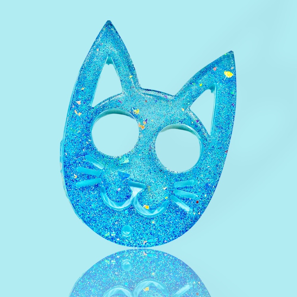 ICE BLUE KITTY KEYCHAIN 💧